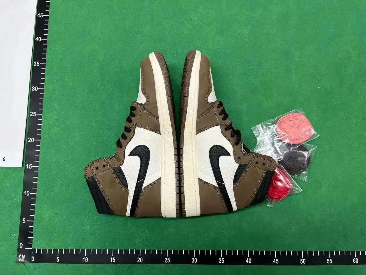 Nike Air Jordan 1 Sneakers 2